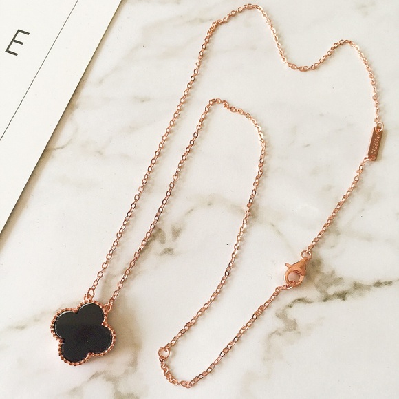 🆕 New Four-Leaf clover fashion necklace (black) - Picture 6 of 8